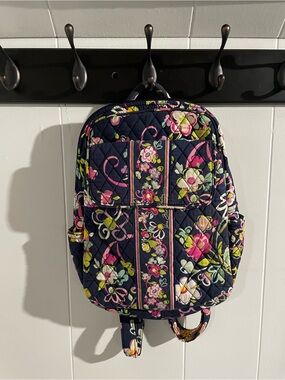 ? Vera Bradley Black and White Stellar Paisley Sling Backpack Bag Vera Bradley Essential Sling Backpack Black and White  main image 3